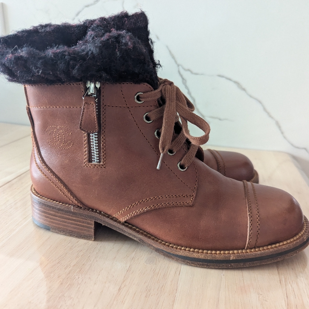 CHANEL 2011 BROWN LEATHER COMBAT BOOTS SIZE IT 38.5